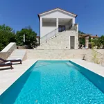 Willa Beautiful Irma With Private Pool Near Rovinj By Wiibuk *