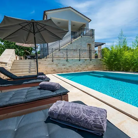Beautiful Irma With Private Pool Near Rovinj By Wiibuk Villa *