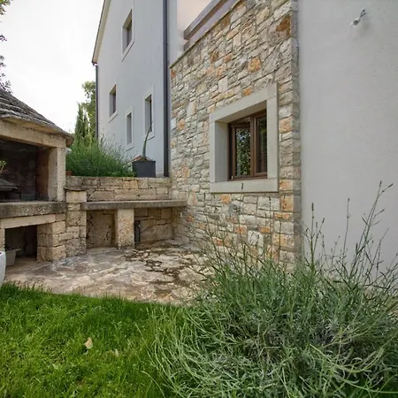 Beautiful Irma With Private Pool Near Rovinj By Wiibuk