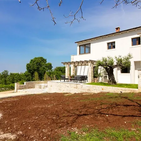 Beautiful Irma With Private Pool Near Rovinj By Wiibuk Вилла *