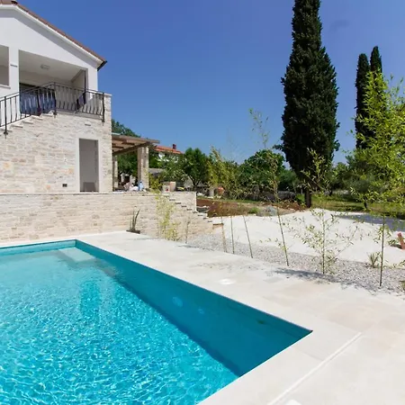 Beautiful Irma With Private Pool Near Rovinj By Wiibuk Villa