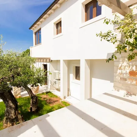 Beautiful Irma With Private Pool Near Rovinj By Wiibuk Villa *