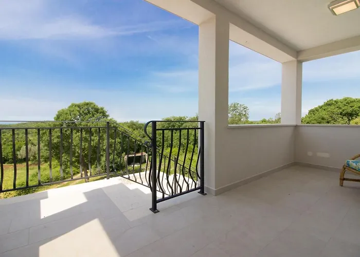 Βίλα Beautiful Irma With Private Pool Near Rovinj By Wiibuk