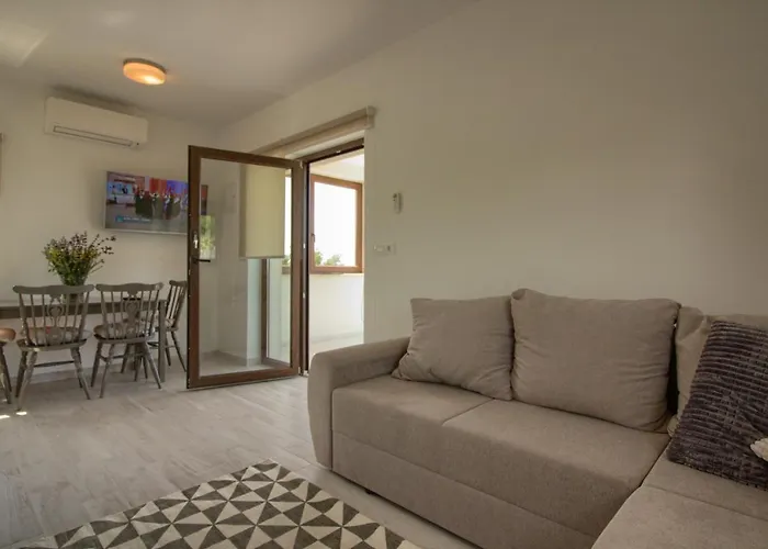 Beautiful Irma With Private Pool Near Rovinj By Wiibuk *
