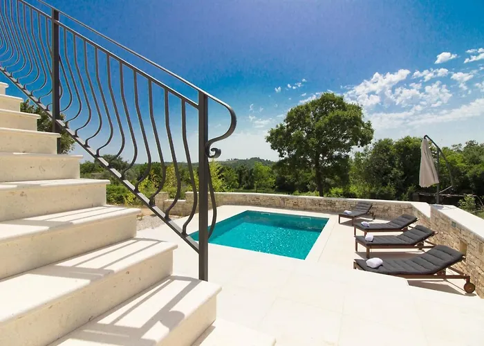 Beautiful Irma With Private Pool Near Rovinj By Wiibuk Βίλα Golaš
