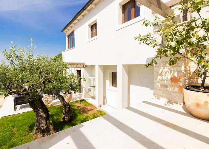 Beautiful Irma With Private Pool Near Rovinj By Wiibuk Βίλα *