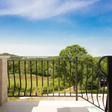 Beautiful Irma With Private Pool Near Rovinj Villa
