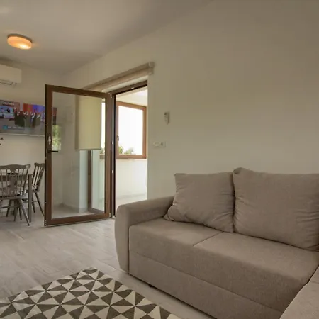Beautiful Irma With Private Pool Near Rovinj *