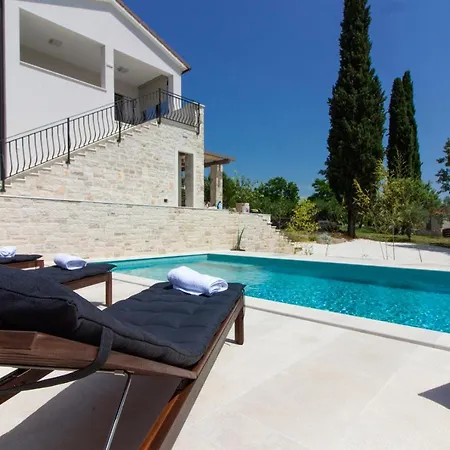 Beautiful Irma With Private Pool Near Rovinj By Wiibuk
