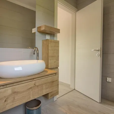 Beautiful Irma With Private Pool Near Rovinj Villa Golas