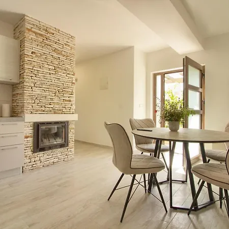 Beautiful Irma With Private Pool Near Rovinj By Wiibuk Vila Golas