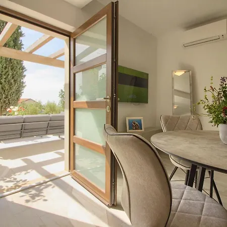 Beautiful Irma With Private Pool Near Rovinj Villa Golas