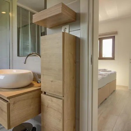 Beautiful Irma With Private Pool Near Rovinj By Wiibuk Vila