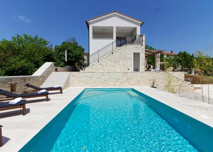 Vila Beautiful Irma With Private Pool Near Rovinj By Wiibuk *