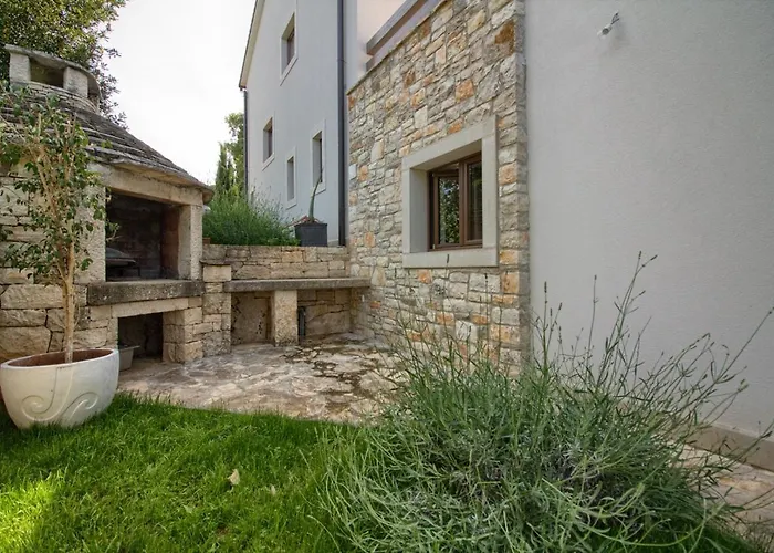 Beautiful Irma With Private Pool Near Rovinj By Wiibuk