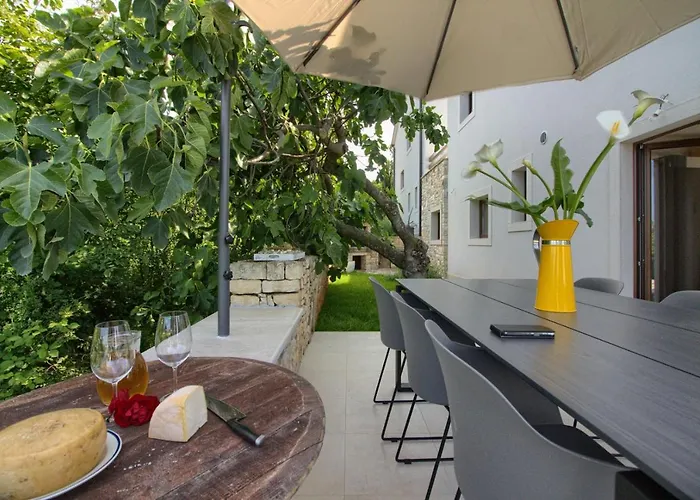 Beautiful Irma With Private Pool Near Rovinj By Wiibuk Vila *