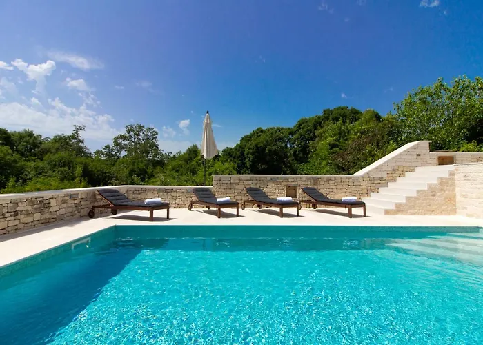 Beautiful Irma With Private Pool Near Rovinj By Wiibuk * Golaš