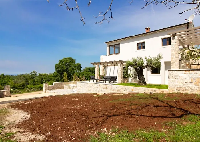 Beautiful Irma With Private Pool Near Rovinj By Wiibuk Vila *