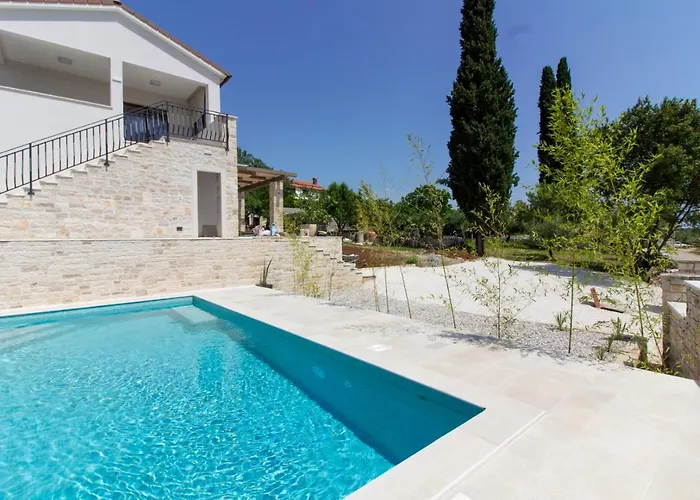 Beautiful Irma With Private Pool Near Rovinj By Wiibuk Vila